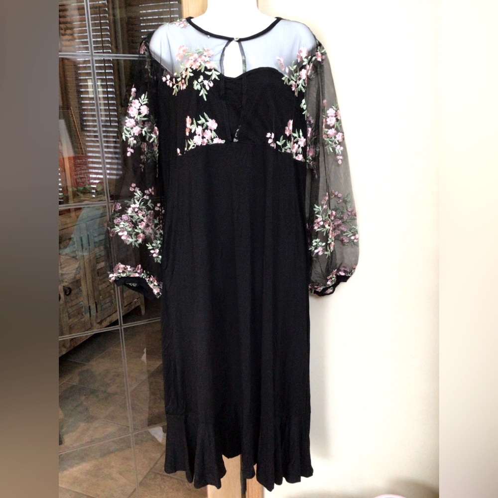 Suzanne Betro long embroidered dress. NWT